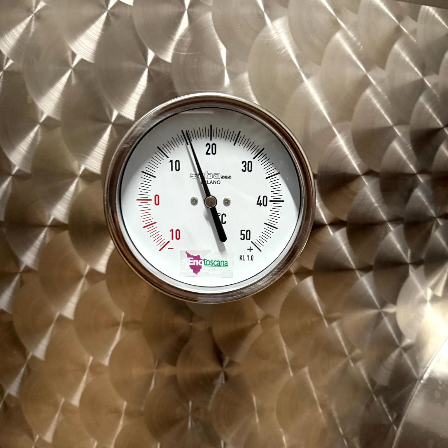 Hőmérő az erjesztő tartályon